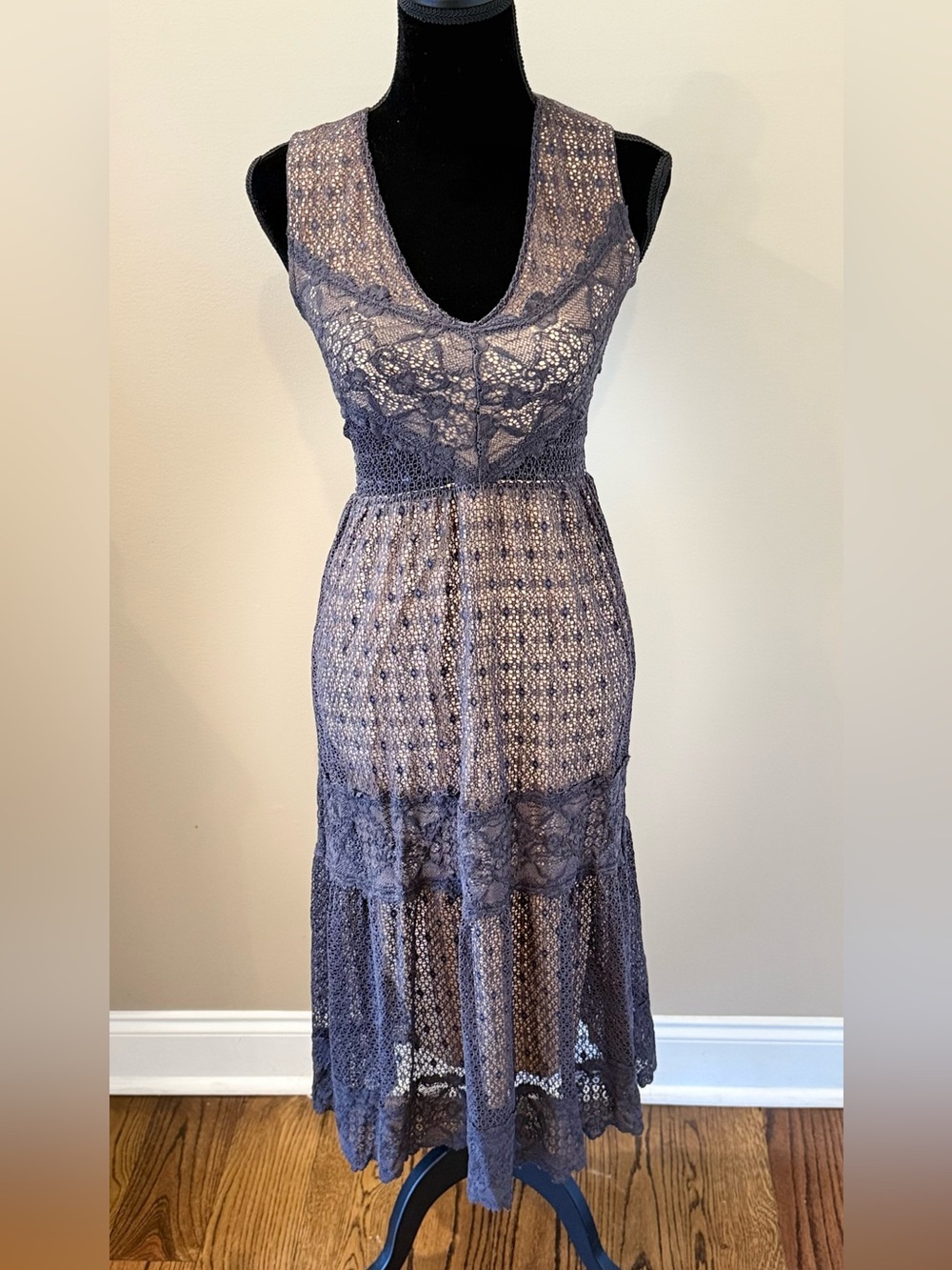 Women’s NIGHTCAP CLOTHING sleeveless navy lace stretch midi dress- Size 2